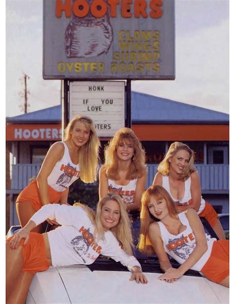 naked hooters girls